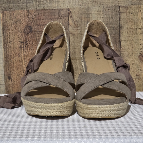 EUC Torrid Taupe Espadrille Wedge Sandals - Picture 10 of 15